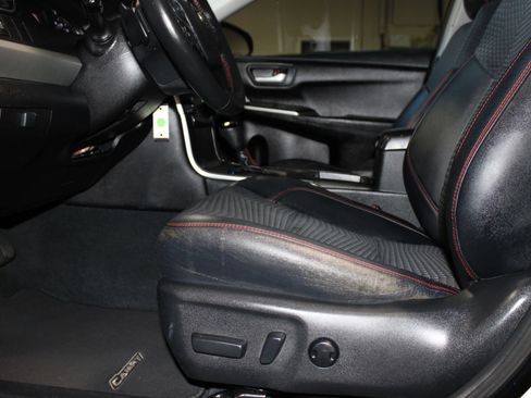Used 2015 Toyota Camry SE FWD image 21