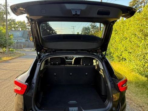 Used 2025 Chevrolet Trax LS FWD image 3