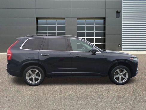 Used 2017 Volvo XC90 T5 Momentum w/ Vision Package AWD/4WD image 8