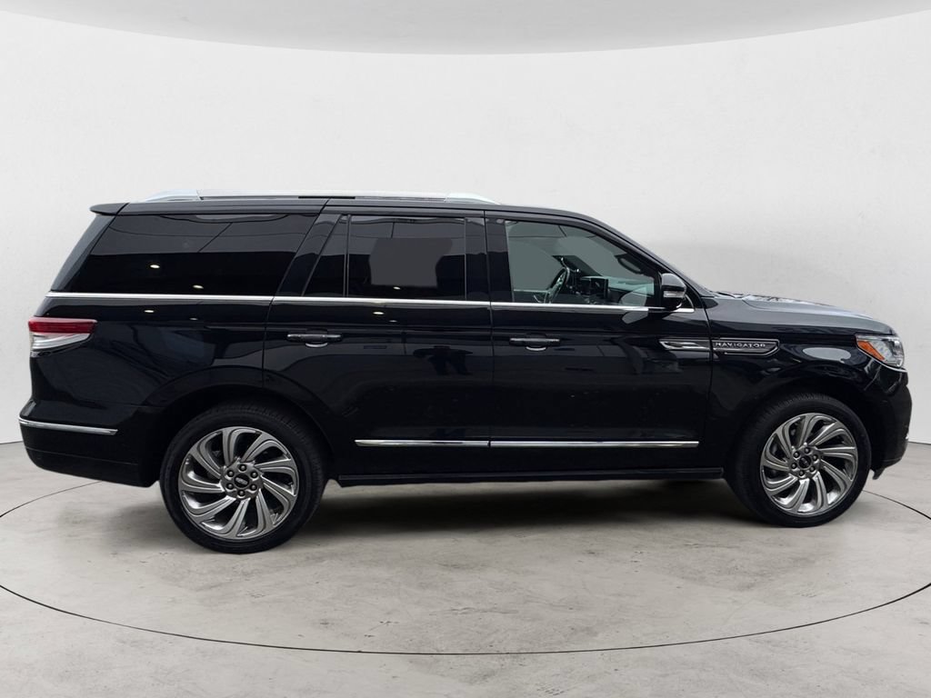 Used 2024 Lincoln Navigator Reserve AWD/4WD image 6