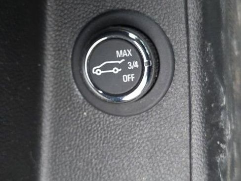 Used 2023 Chevrolet Traverse LT image 28