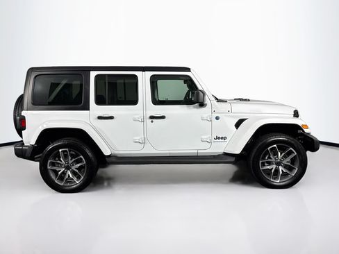 Used 2024 Jeep Wrangler Unlimited w/ Convenience Group AWD/4WD image 16