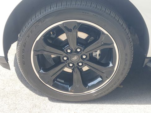 Used 2023 Ford Expedition XLT image 4