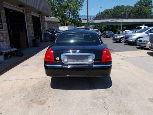 Used 2011 Lincoln Town Car Executive L RWD image 4