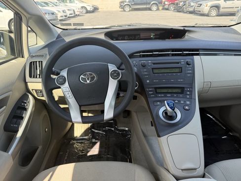 Used 2010 Toyota Prius Three image 9
