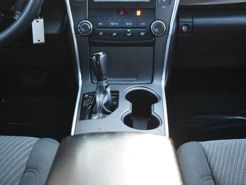 Used 2015 Toyota Camry LE FWD image 31
