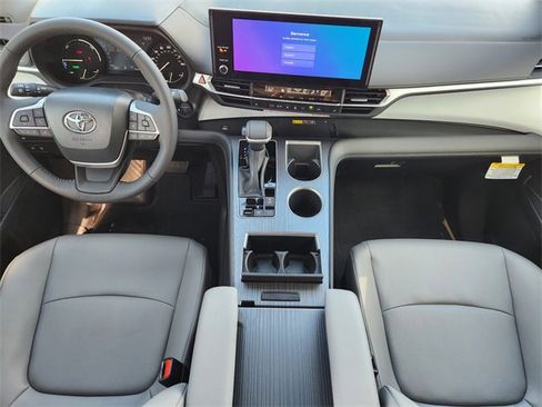New 2026 Toyota Sienna XLE image 18