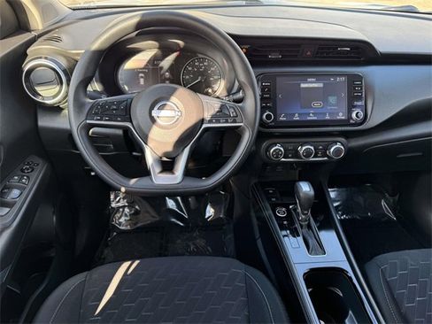 Used 2024 Nissan Kicks SV image 9