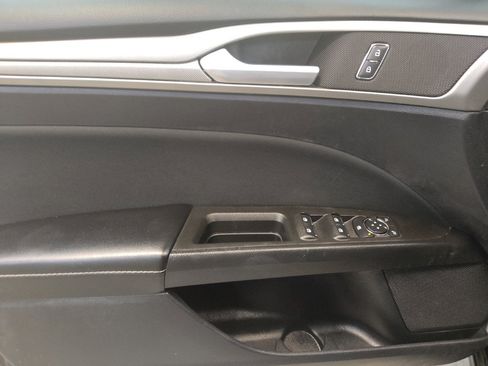 Used 2020 Ford Fusion SE FWD image 27