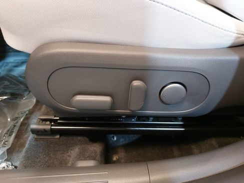 Certified 2025 Hyundai Kona SEL FWD image 30
