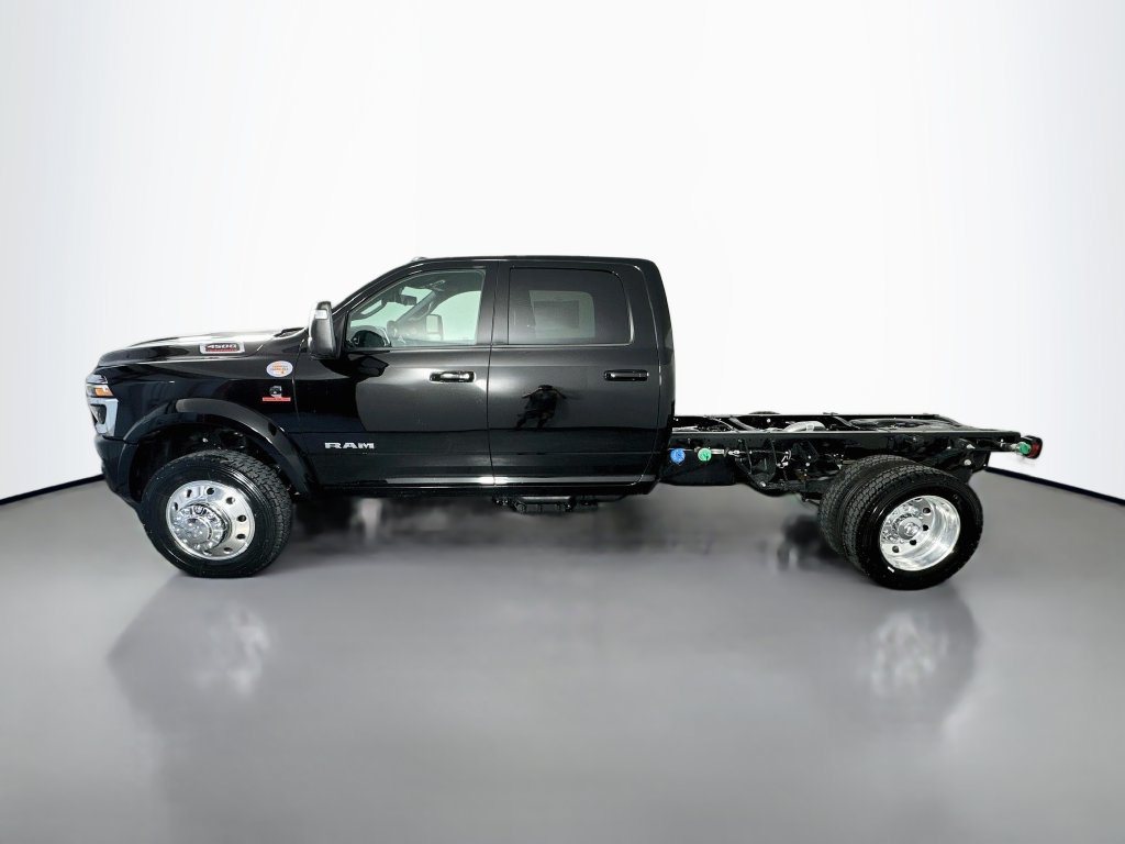 New 2026 RAM 4500 4x4 Crew Cab DRW w/ Laramie Trim Package image 4