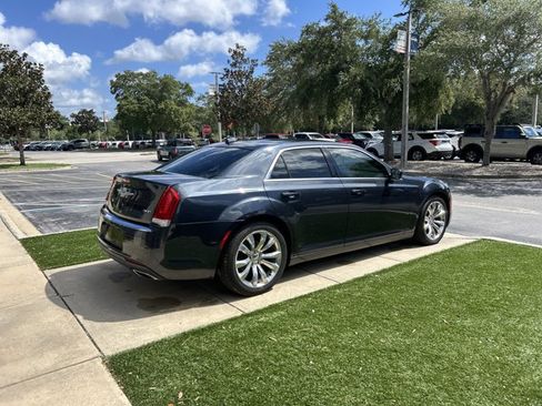 Used 2019 Chrysler 300 Touring L w/ Quick Order Package 22F RWD image 3