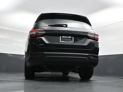 Used 2023 Honda Pilot LX image 32