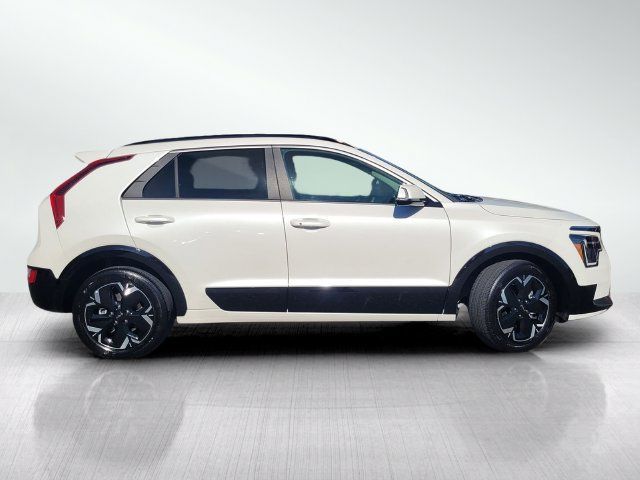 Used 2024 Kia Niro Wind w/ Wind Preserve Package FWD image 3