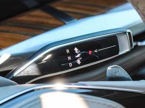 Used 2025 Cadillac Escalade ESV Premium Luxury Platinum image 19