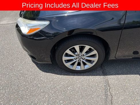 Used 2017 Toyota Camry XLE w/ Moonroof Package FWD image 4