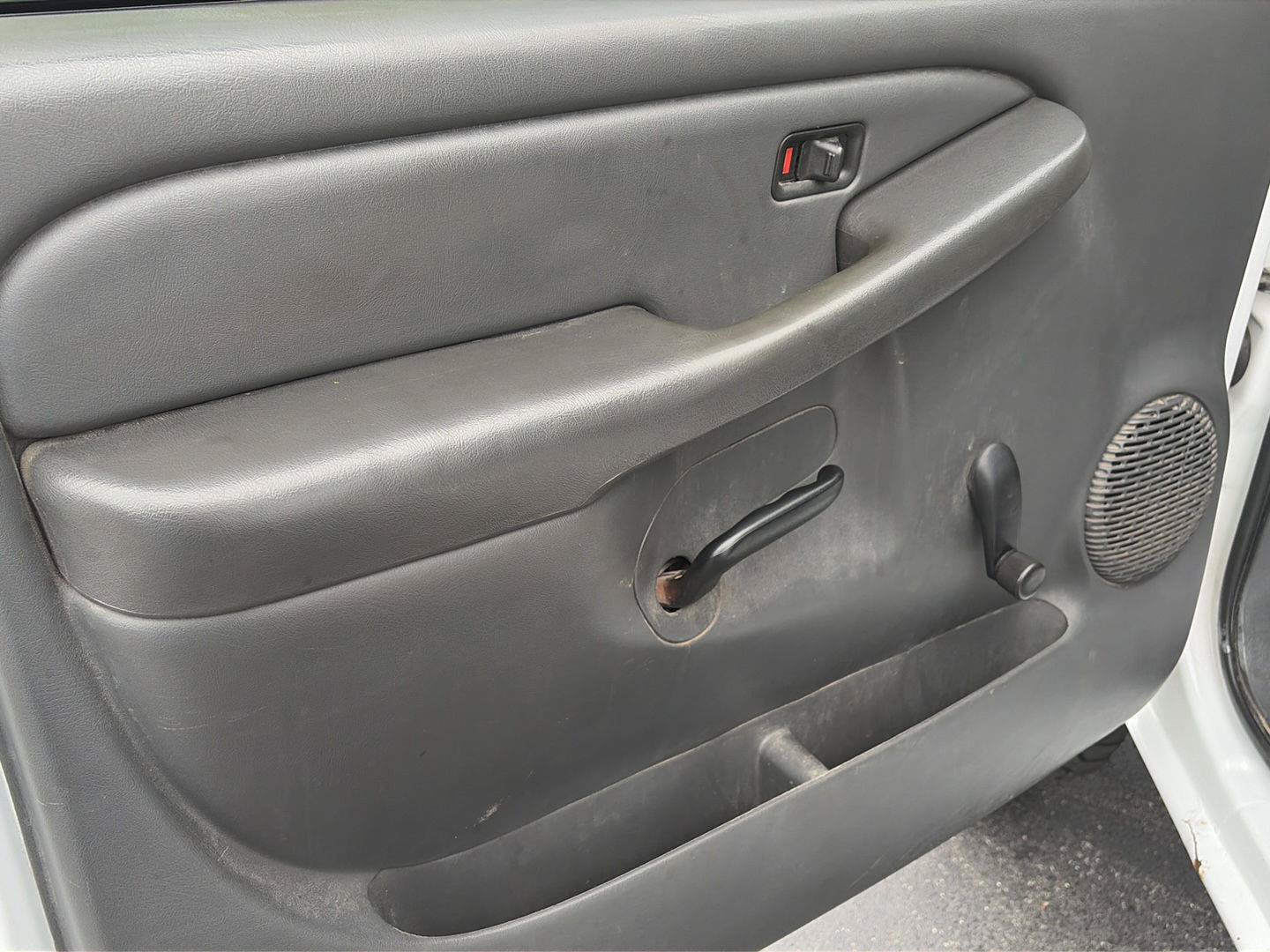 Used 2004 Chevrolet Silverado 2500 W/T w/ Heavy-Duty Power Package AWD/4WD image 9