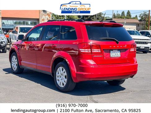Used 2017 Dodge Journey SE w/ Flexible Seating Group FWD image 2