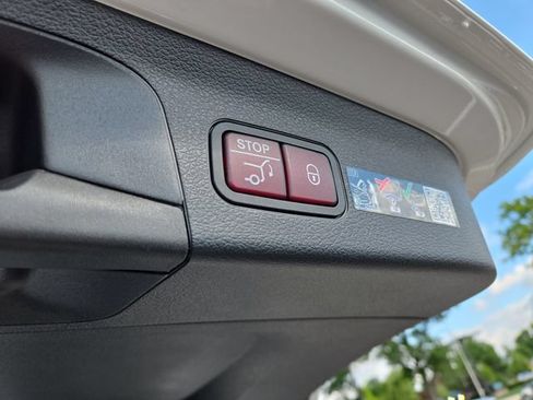 New 2026 Mercedes-Benz GLS 450 4MATIC image 35