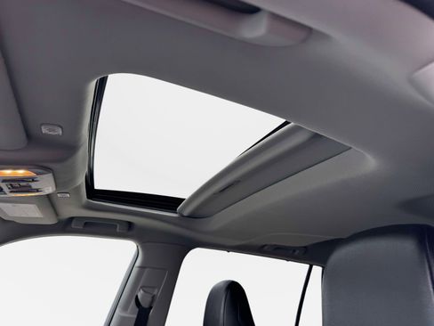 Certified 2025 Toyota Highlander XLE image 25