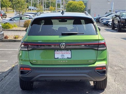 New 2025 Volkswagen Taos SE image 4