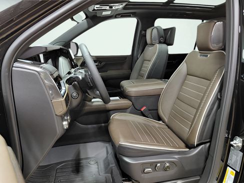Used 2026 GMC Yukon XL Denali Ultimate w/ LPO, Get Active Package AWD/4WD image 3
