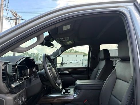 Used 2025 Chevrolet Silverado 3500 LT w/ Trail Boss Package AWD/4WD image 9
