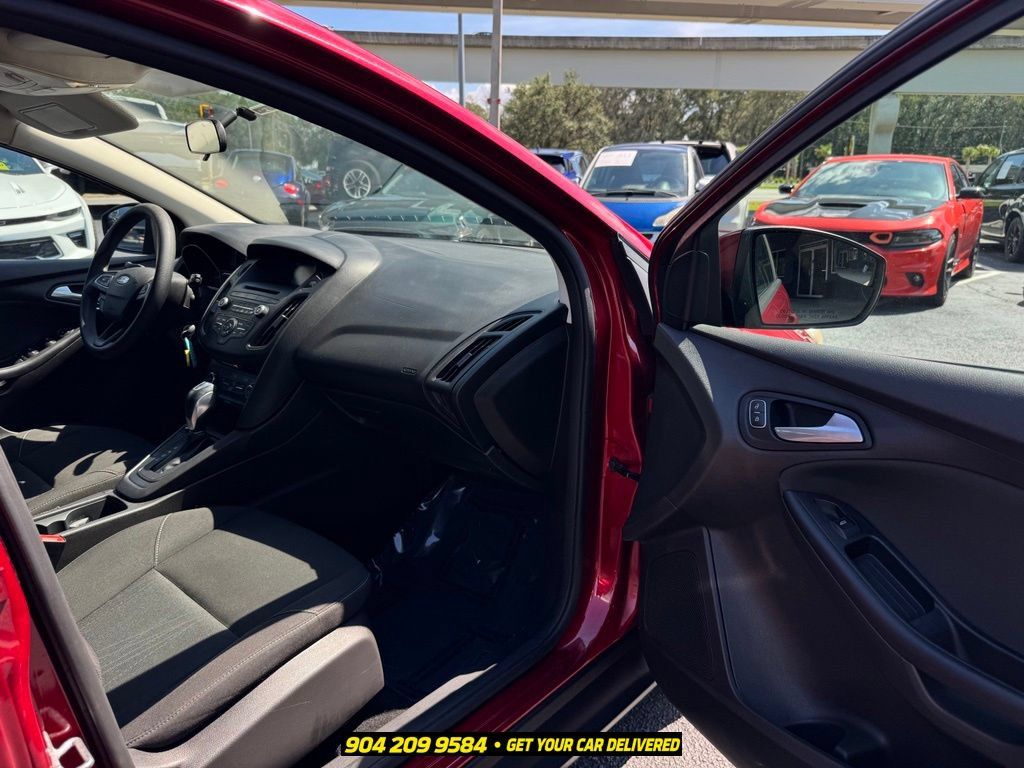 Used 2015 Ford Focus SE w/ Reverse Sensing Package FWD image 32