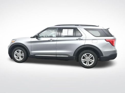 Used 2024 Ford Explorer XLT w/ Equipment Group 202A image 10