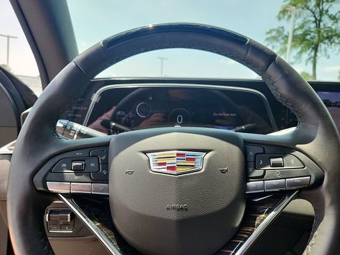 Used 2024 Cadillac Escalade Premium Luxury AWD/4WD image 20