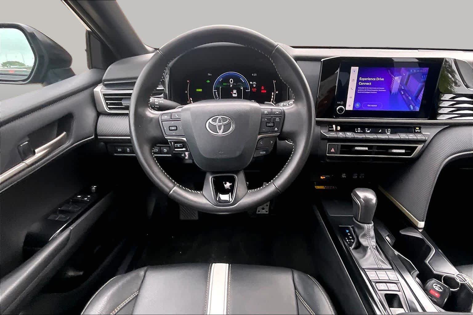 Used 2025 Toyota Camry SE FWD image 6
