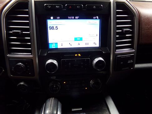 Used 2018 Ford F150 Platinum w/ Equipment Group 701A Luxury image 19