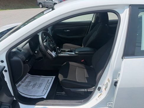 Used 2025 Nissan Sentra SV FWD image 10