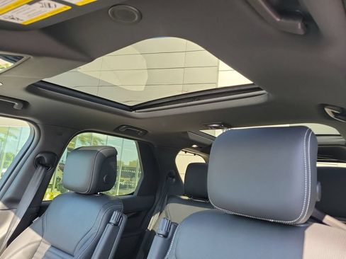 New 2025 Land Rover Discovery S AWD/4WD image 28