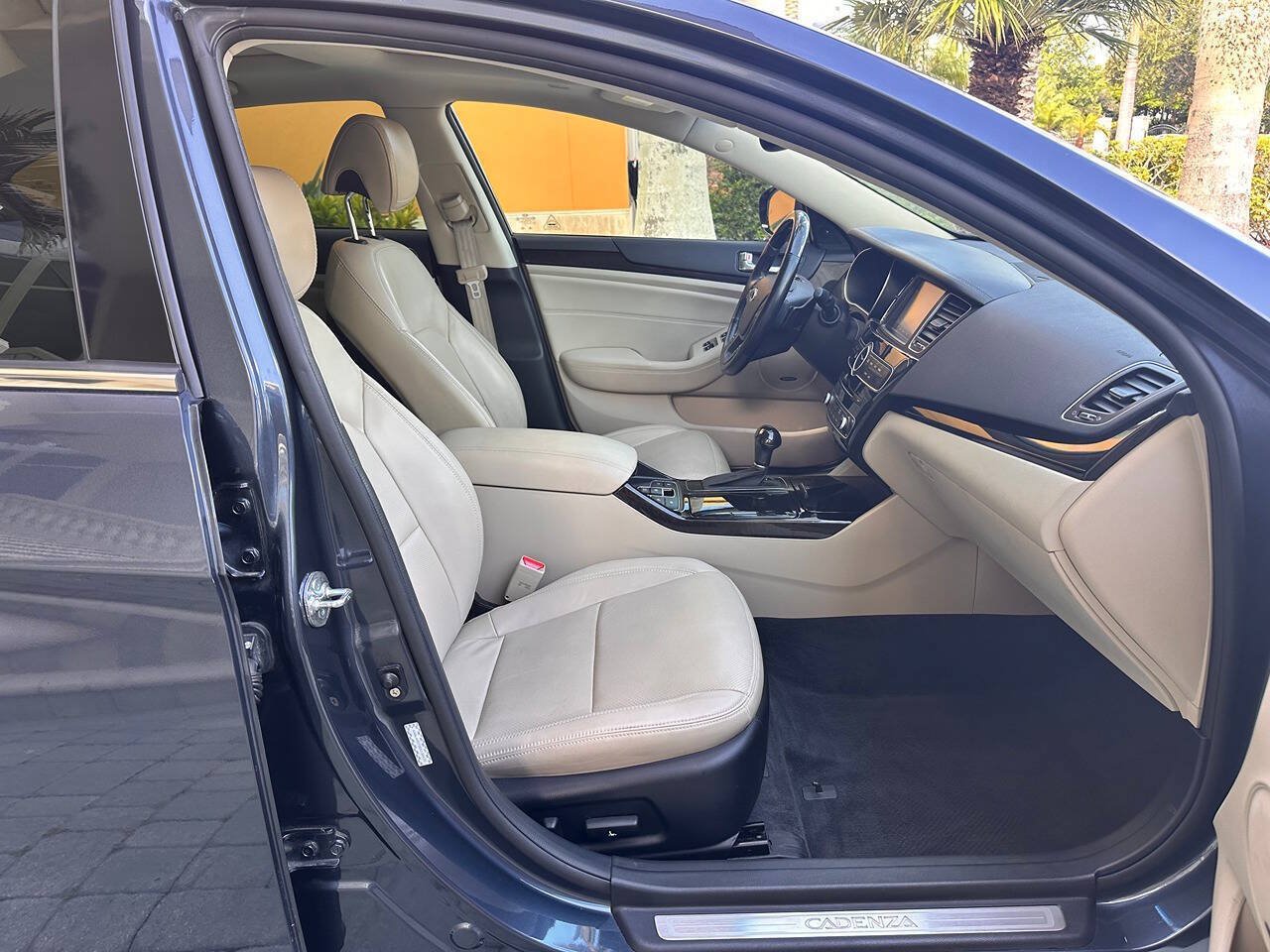 Used 2014 Kia Cadenza Premium w/ Technology Package FWD image 23