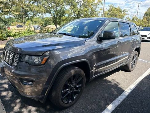 Used 2019 Jeep Grand Cherokee Altitude AWD/4WD image 2