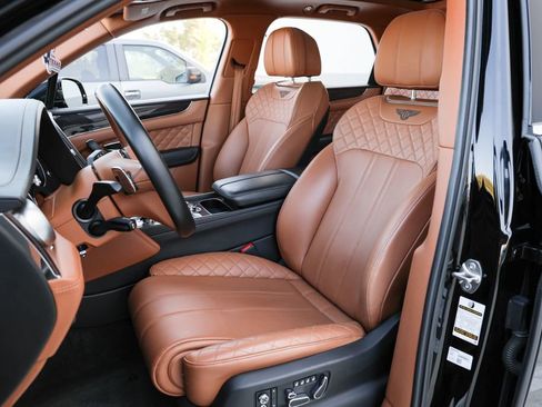 Used 2019 Bentley Bentayga image 16