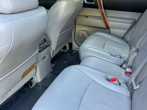 Used 2010 Toyota Highlander Limited AWD/4WD image 4