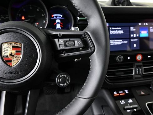 Used 2026 Porsche Macan image 11