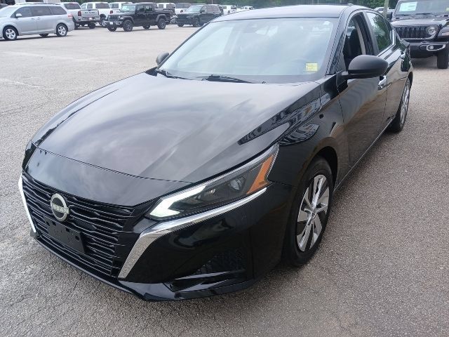 Used 2024 Nissan Altima 2.5 S FWD image 6