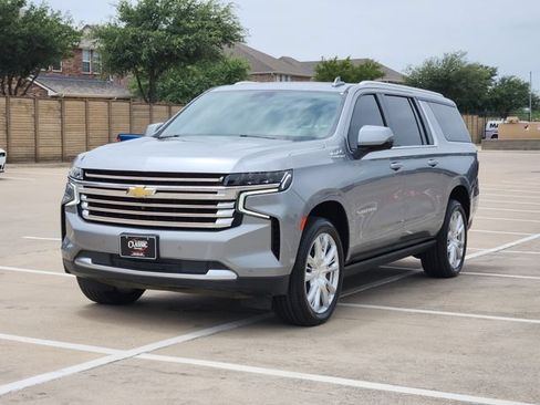 Used 2024 Chevrolet Suburban High Country w/ Premium Package AWD/4WD image 11