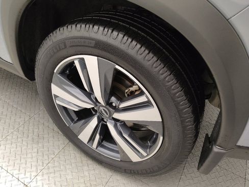 Used 2023 Nissan Rogue SL w/ SL Premium Package image 31