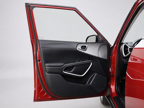 Used 2024 Kia Soul LX w/ Option Group 015 FWD image 23