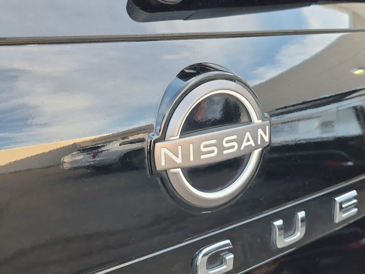 Used 2022 Nissan Rogue SV FWD image 11