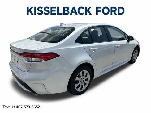 Used 2022 Toyota Corolla LE image 3