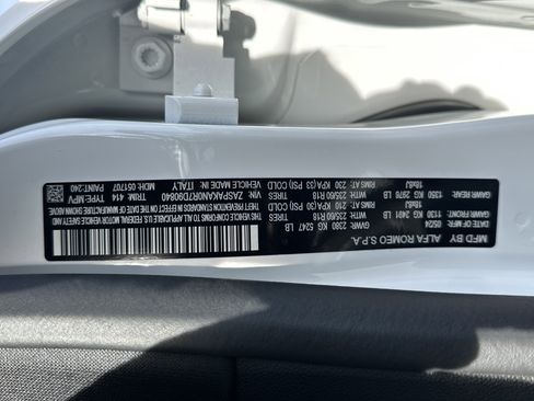 Used 2024 Alfa Romeo Stelvio Sprint image 36