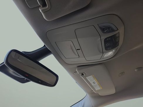 Used 2024 Chrysler Voyager LX image 23