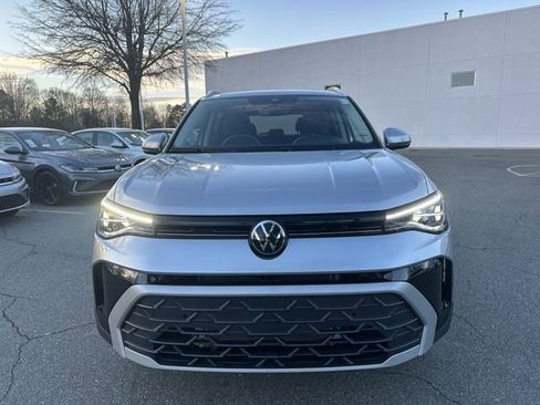 New 2026 Volkswagen Taos SE image 8