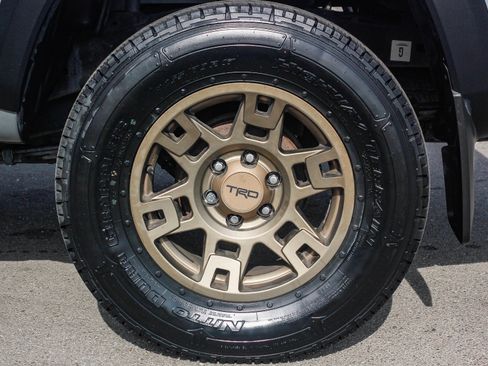 Used 2021 Toyota Tacoma TRD Off-Road w/ Technology Package image 11