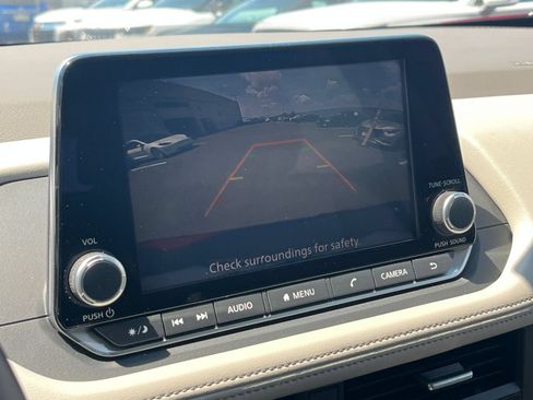 Used 2025 Nissan Rogue SV FWD image 26